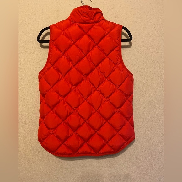 EUC J. Crew Womens Down Puffer Quilted Jacket Excursion Vest Red Small - Picture 2 of 4